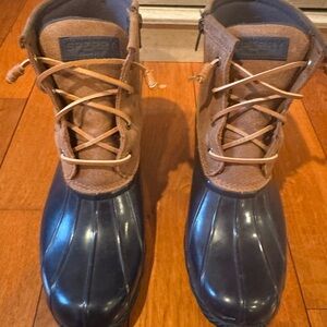 Sperry Women’s Navy and Brown Rain Boots